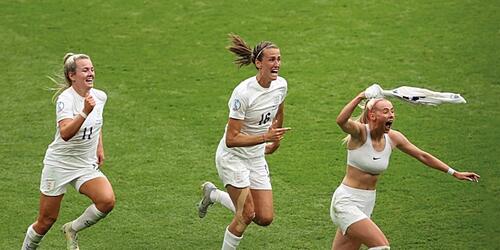 England's women's team winning the European Championships in 2022
